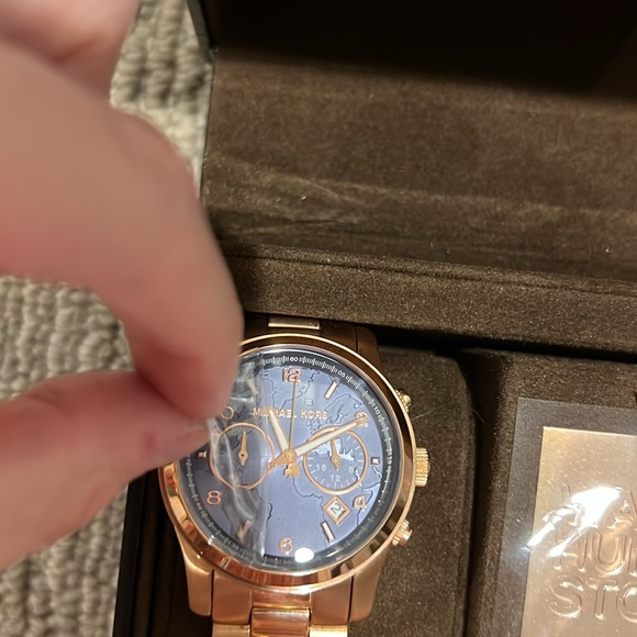 Michael Kors NWT and box watch Hunger stop special edition rose gold - Picture 3 of 6